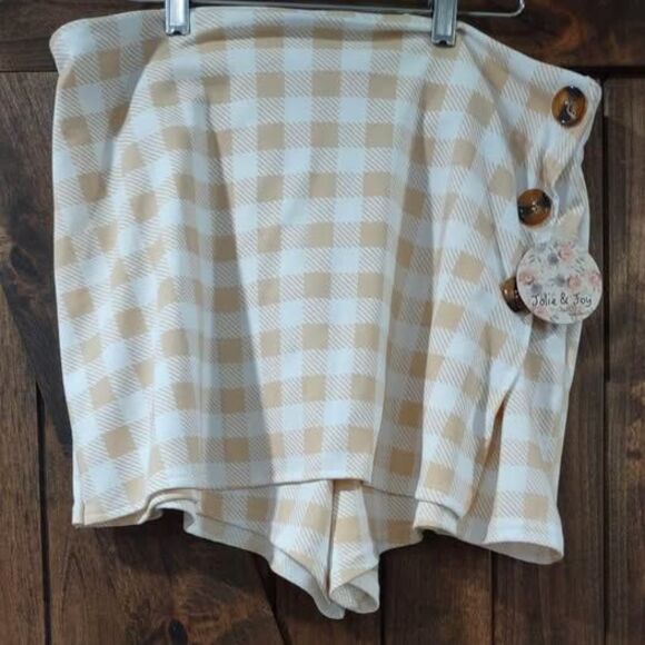 Jolie & Joy by FCT With Love Pants - NWT 1X Skort Boutique Jolie & Joy 3” inseam Tan & white plaid C4239